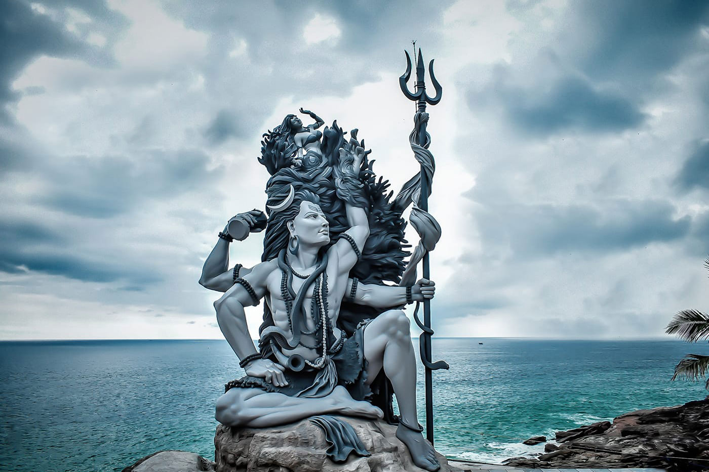Aazhimala Beach and Shiva Statue
